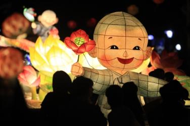 Hàn Quốc: Lung linh lễ hội đèn lồng mừng Phật đản tại trung tâm Seoul