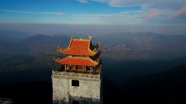 Dáng chùa Việt uy nghiêm trên đỉnh Đông Dương