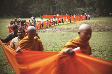Quy y cho... cây và những sự kiện Phật giáo nổi bật khác
