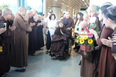 Thiền sư Thích Nhất Hạnh về tới Đà Nẵng hôm nay, 26-10