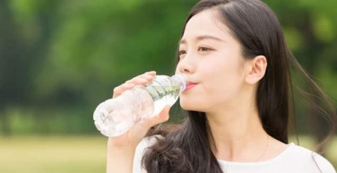 Uống nhiều nước giúp giảm nhiễm trùng tiểu