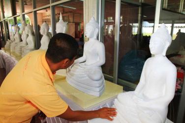 Cải huấn tù nhân bằng cách tạc tượng Phật