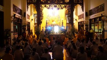 [ẢNH] Đêm hoa đăng tưởng niệm Ân sư tại chùa Bửu Đà