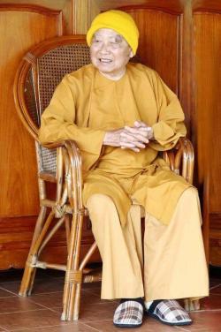 Thái độ sai lầm của Phật tử Việt Nam hiện nay - HT Thanh Từ