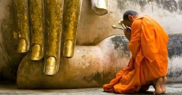 Tại sao phải lạy Phật?