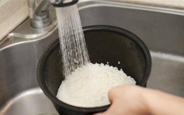 Tìm ra phương pháp nấu cơm mới: Vừa duy trì dinh dưỡng tối đa, vừa loại bỏ độc tố trong gạo