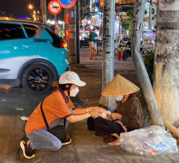 Thắp Sáng Tâm Từ Trong Đêm – Quà Đêm Mùng 10 Tháng 2 Bính Ngọ