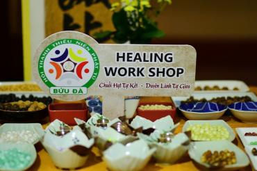 Hình ảnh chương trình Healing Workshop: CHUỖI HẠT TỰ KẾT - DUYÊN LÀNH TỰ GIEO lần đầu tiên được tổ chức tại Chùa Bửu Đà tối hôm qua 20/04/2025.