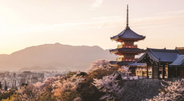 Sōrin - đỉnh vàng trên tháp Phật