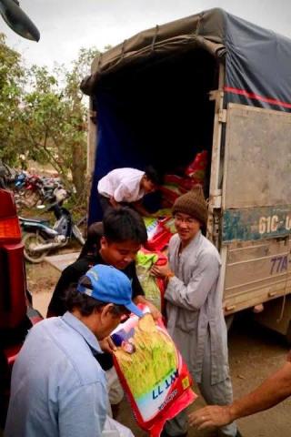 Thơm mùi rạ! - Một chút ký ức trận lũ lịch sử 2025