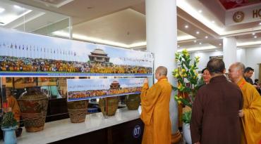 Ảnh lưu niệm tập thể đại biểu 85 quốc gia và vùng lãnh thổ tham dự Đại lễ Vesak 2025 tại TP.HCM