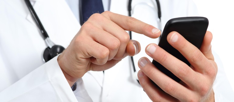 doctor-phone-app-health-it-9773