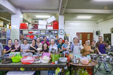 Vẻ Đẹp Từ Những Giọt Mồ Hôi Thầm Lặng Trong Những Ngày Đại Lễ Tại Chùa Bửu Đà