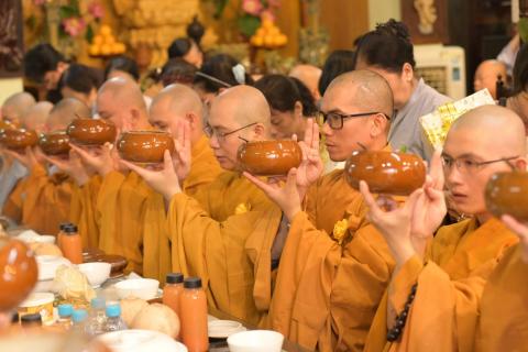 Chùa Bửu Đà: hình ảnh Lễ Trai tăng - Dâng Y cúng dường mùa An Cư năm 2025