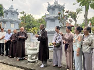 bổng Thích Như Thọ" trao tặng các em Học sinh - Sinh viên có hoàn cảnh khó khăn.