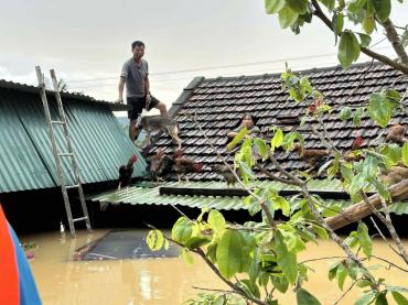 Cùng Hướng Về Miền Trung Thân Yêu