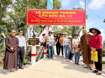 Khánh thành Cầu Bửu Đà 12 và trao tặng quà khuyến học tại tỉnh Cà Mau.
