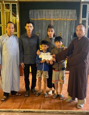 CHƯƠNG TRÌNH HỖ TRỢ ÁO QUAN CHO NGƯỜI NGHÈO